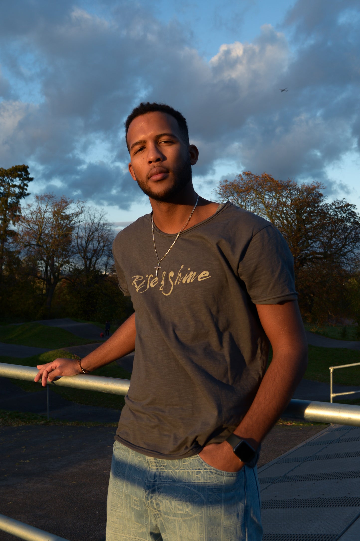 KOH LANTA LOGO TEE - WHITE LILY, ASPHALT, AIR BLUE, BLEACHED ACQUA